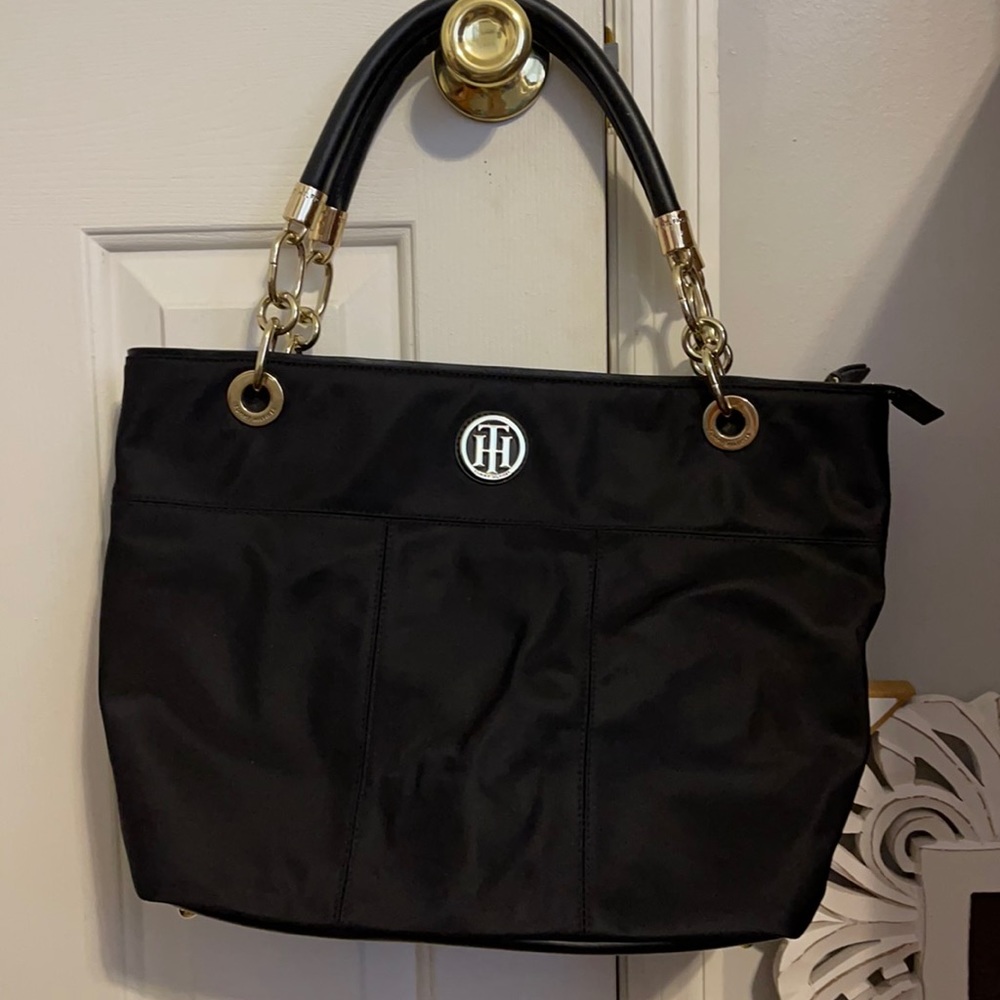 Black tommy hilfiger purse